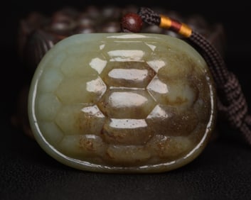 An Exquisite White Jade Turtle Shell Pendant