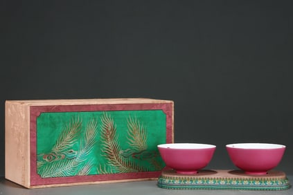 A Pair of Exquisite Ruby Red-Glazed Flower and Fruit Pattern Bowls