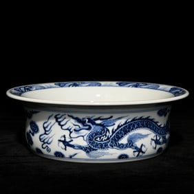 An Exquisite Blue and White Dragon Pattern Brush Washer
