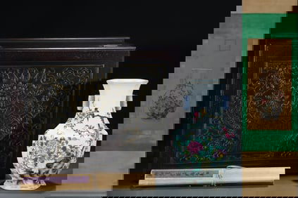 A Rare Famille-Rose Painted Gold Flower and Bird Pattern Double-Ears Vase,With Poem,With Chinese