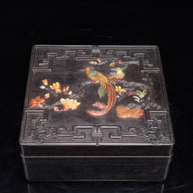 An Exquisite Zitanwood Inlaid Gems Flower and Bird Pattern Box with Cover