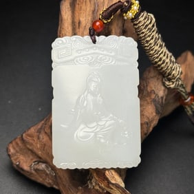 An Exquisite White Jade Statue of Avalokitesvara Pendant