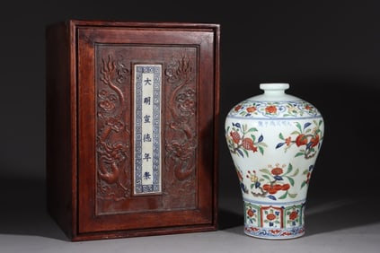 A Rare Wucai Flower and Fruit Pattern Vase