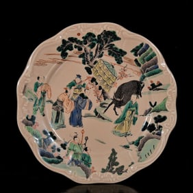An Exquisite Wucai Character and Story Pattern Plate