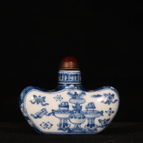 An Exquisite Blue and White Flower Pattern Snuff Bottle