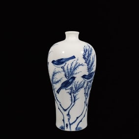 An Exquisite Blue and White Flower and Bird Pattern Vase