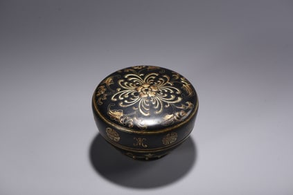 An Exquisite Carved Lacquer Painted Gold Flower Pattern Box