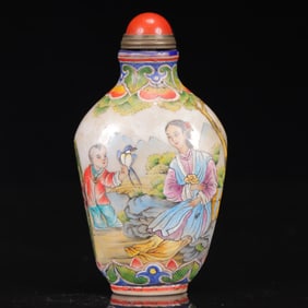 An Exquisite Glass Figure Pattern Snuff Bottle
