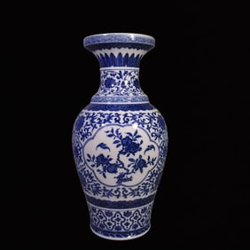 A Exquisite Blue and White Lotus Pattern Vase