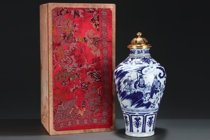 An Exquisite Blue and White Character and Story Pattern Vase