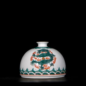 An Exquisite Famille-Rose Painted Gold Seawater and Dragon Pattern Jar
