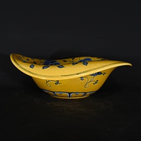 An Exquisite Blue and White Yellow Glazed Flower Pattern Bowl