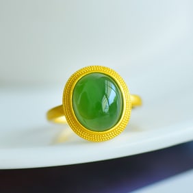 An Exquisite Sterling Silver-Gold Plated Inlaid Jasper Ring