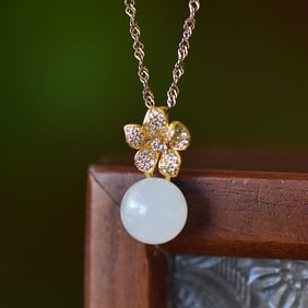 An Exquisite Sterling Silver-Gold Plated Inlaid White Jade Necklace,Inlaid Diamond