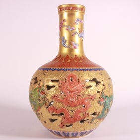 A Exquisite Enamel Carved Dragon Pattern Vase