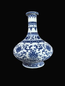 A Exquisite Blue and White Lotus Pattern Vase
