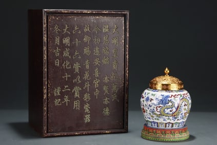 A Rare Doucai Lotus and Dragon Pattern Jar