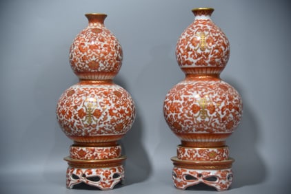 A Exquisite Iron-Red Lotus Pattern Gourd-Shaped Vase