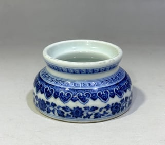 Blue and White Lotus Pattern Brush Washer
