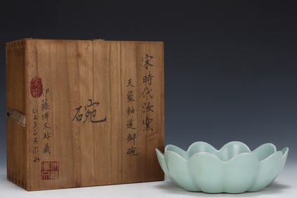 Ru yao Sky Blue Glazed Lotus Shape Bowl