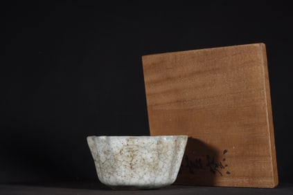 A Exquisite Guan yao Celadon Glazed Bowl-Shaped Brush Washer