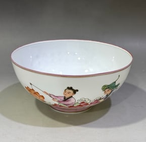 Famille-Rose Figures Pattern Bowl