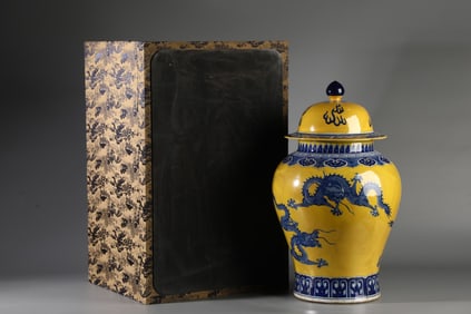 Yellow Glazed Blue and White Dragon Pattern General Jar