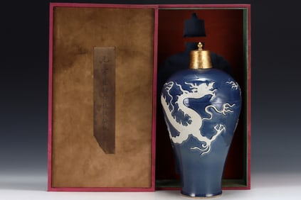 Ji Blue Glazed Dragon Pattern Vase