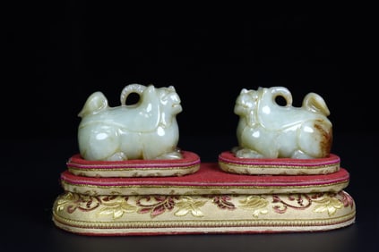A pair of Exquisite Hotan Jade Beast Ornament