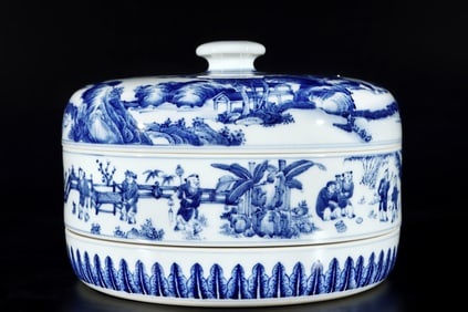 A Exquisite Blue and White Figure Pattern Box,With a lid
