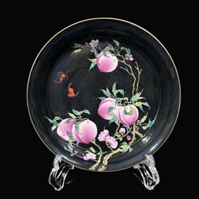 A Exquisite Black Ground Famille-Rose Five-Peach Pattern Plate