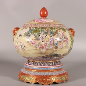 A Exquisite Famille-Rose Figures Pattern Lion-Eared Jar, With a lid