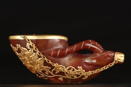 A Rare Gold Wrapped Agate Horn-Shaped Cup