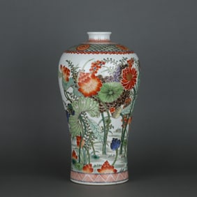 Wucai Flower and Bird Pattern Vase