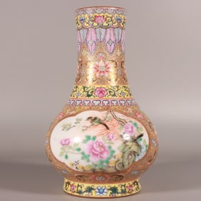 A Exquisite Famille-Rose Flower Bird Pattern Vase