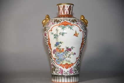 A Exquisite Famille-Rose Gilt Flower and Bird Pattern Vase