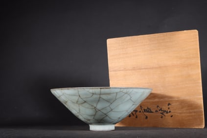 A Exquisite Guan yao Celadon Glazed Bowl