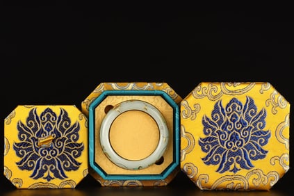 A Rare Gold and Silver Inlaid Jade Bracelet