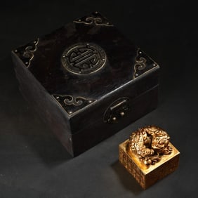 A Exquisite Gilt Bronze Auspicious Beast Seal