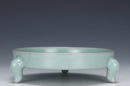 Ru yao Sky Blue Glazed Tripod Washer