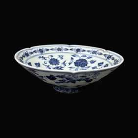 A Exquisite Blue and White Flower-Mouth Bowl