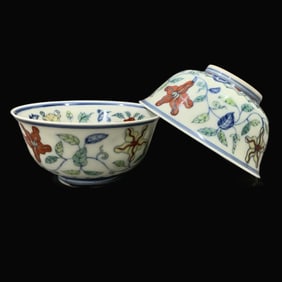 A Exquisite A pair of Doucai Interlocking Lotus Flower Pattern Cups