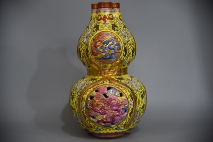 A Exquisite Yellow Ground Famille-Rose Gilt Dragon Pattern Gourd-Shaped Vase