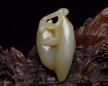 A Rare Hetian Jade Gourd Pendant