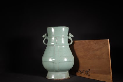 A Exquisite Guan yao Celadon Glazed Sheep-Ears Vase