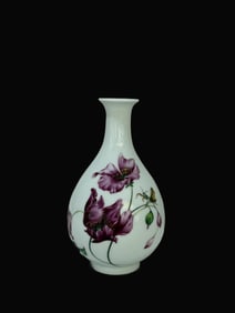 Famille-Rose Flower Pattern Vase