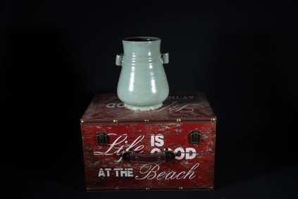 A Rare Guan yao Celadon Glzed Vase