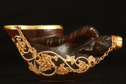A Rare Gold Wrapped Agate Horn-Shaped Cup