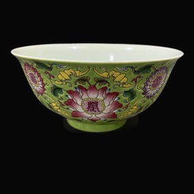 A Exquisite Enamel Green Ground Flower and Shou-Character Pattern Bowl