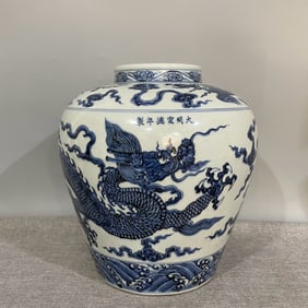 A Rare Blue and White Dragon Phoenix Pattern Jar